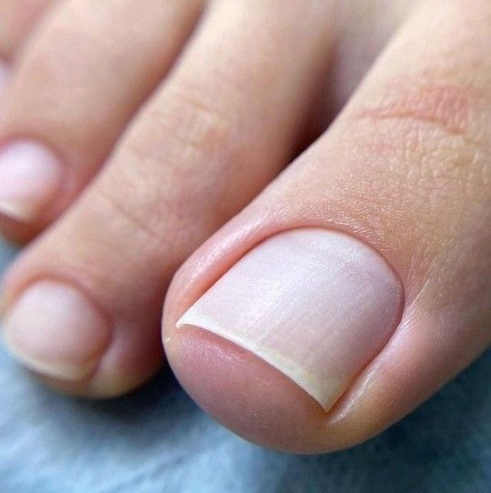 Снятие покрытия с пальцев ног с приданием формы