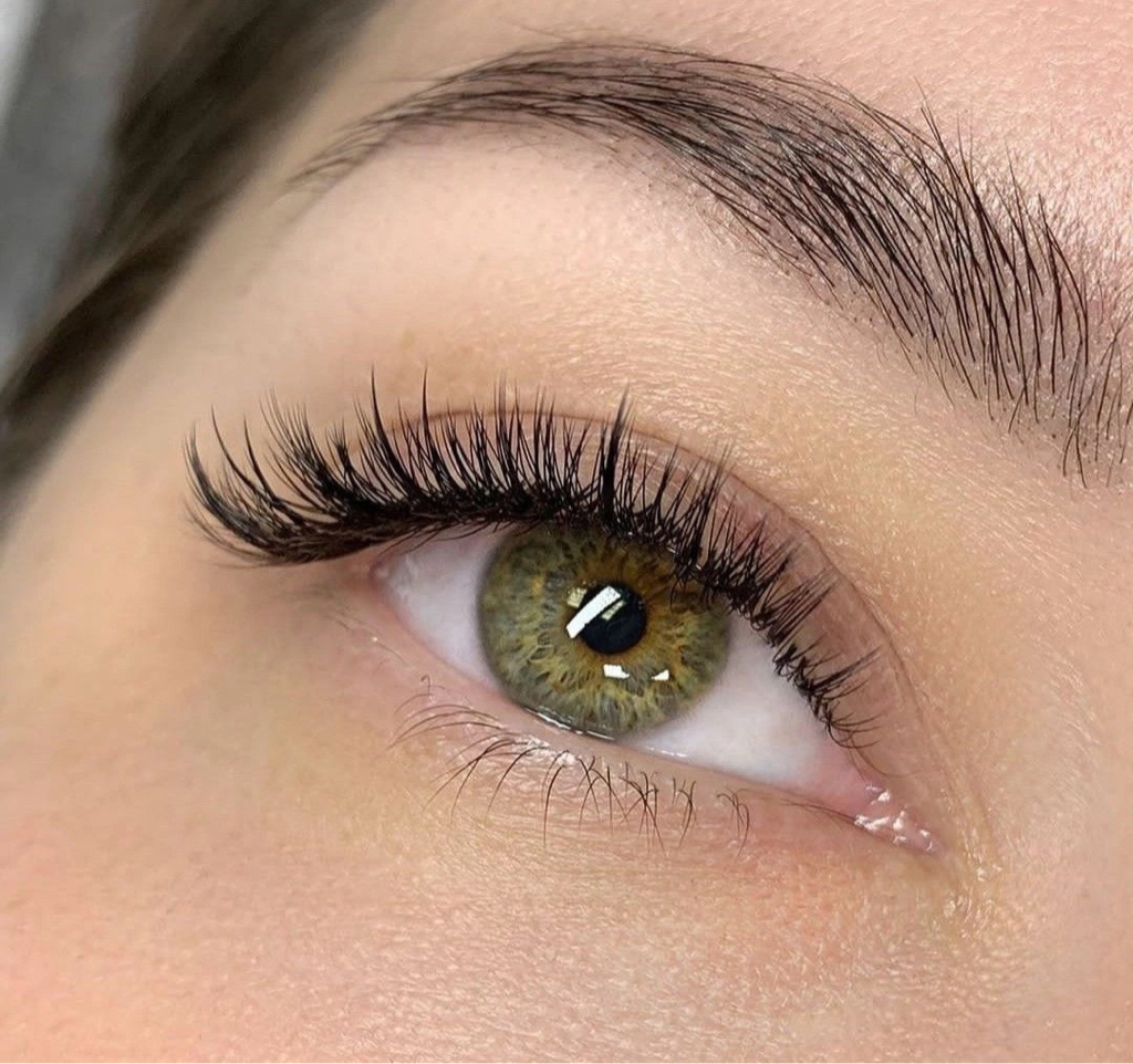 Снятие наращенных ресниц