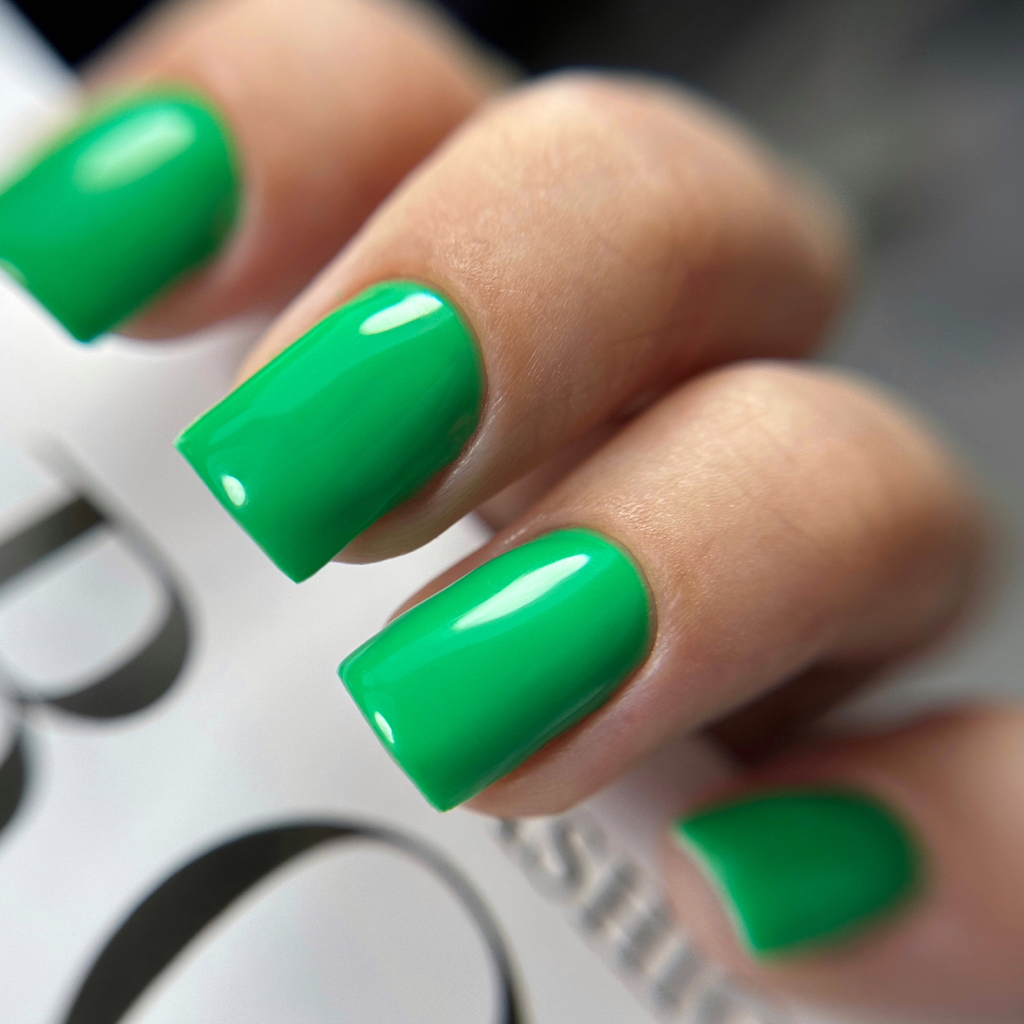 Маникюр с покрытием гель-лак