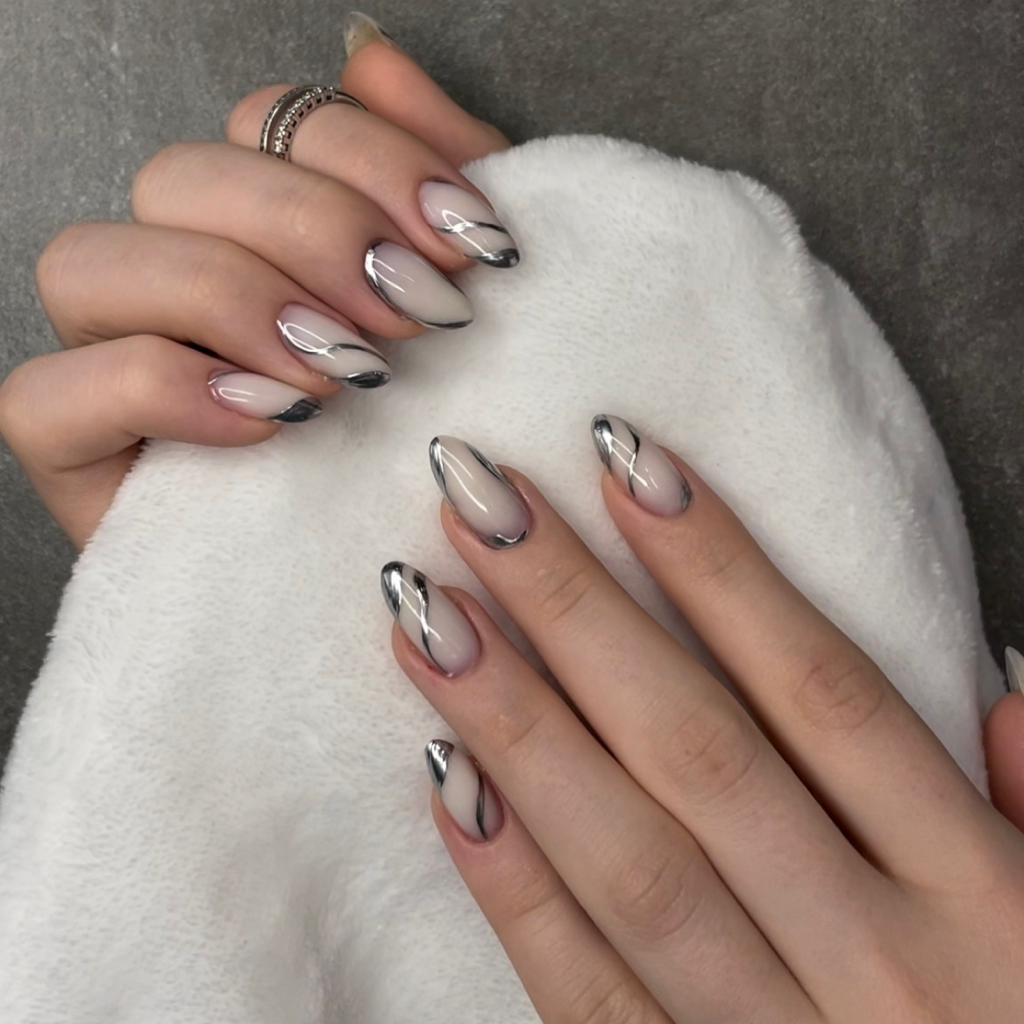 Маникюр с однотонным покрытием с укреплением ногтей гелем