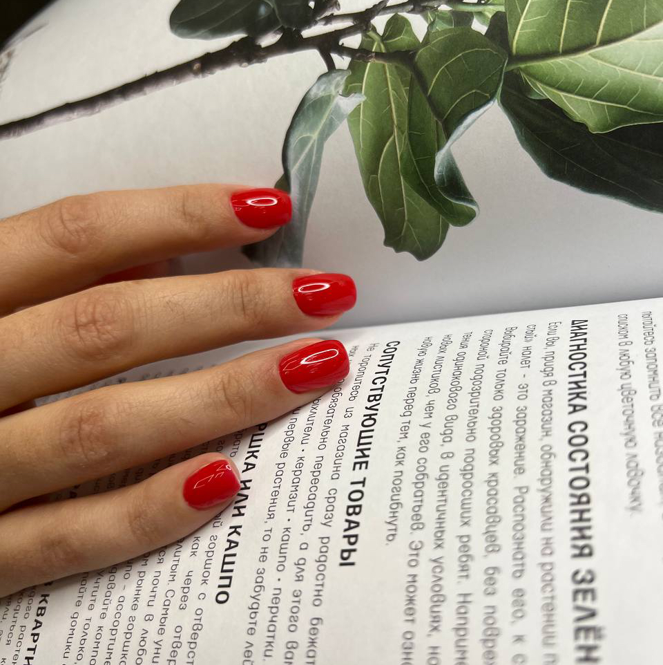 Комбинированный маникюр+однотонное покрытие гель-лак