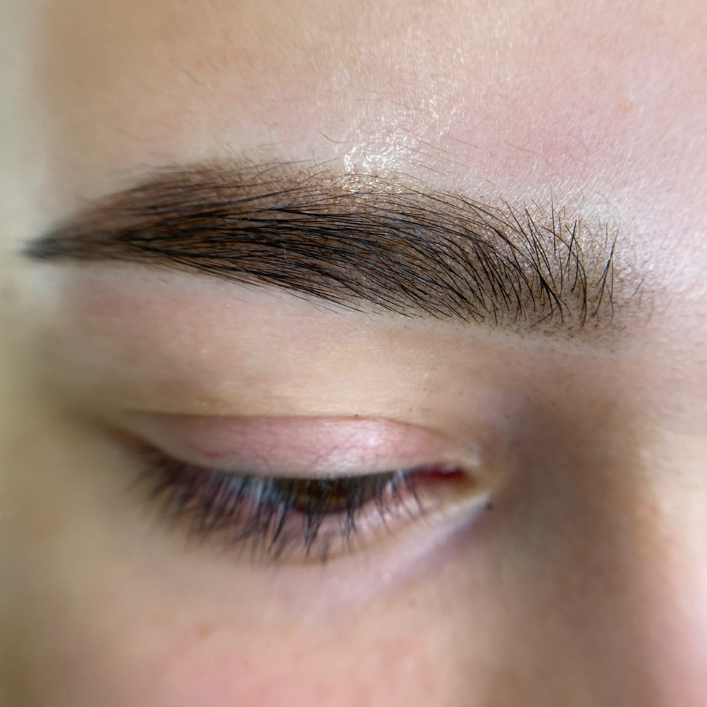 Рефреш (обновление) перманентного макияжа  бровей