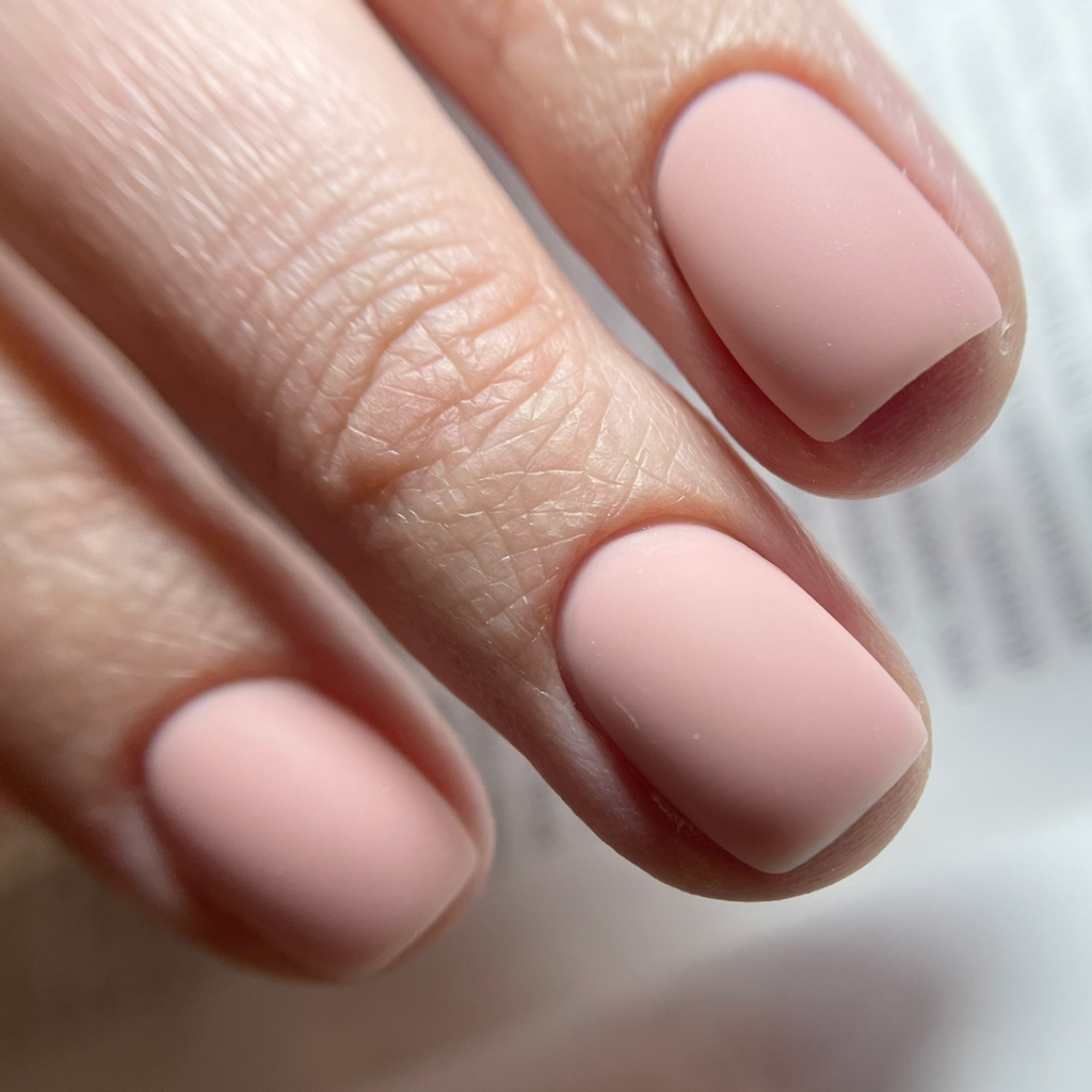 Маникюр с покрытием лака