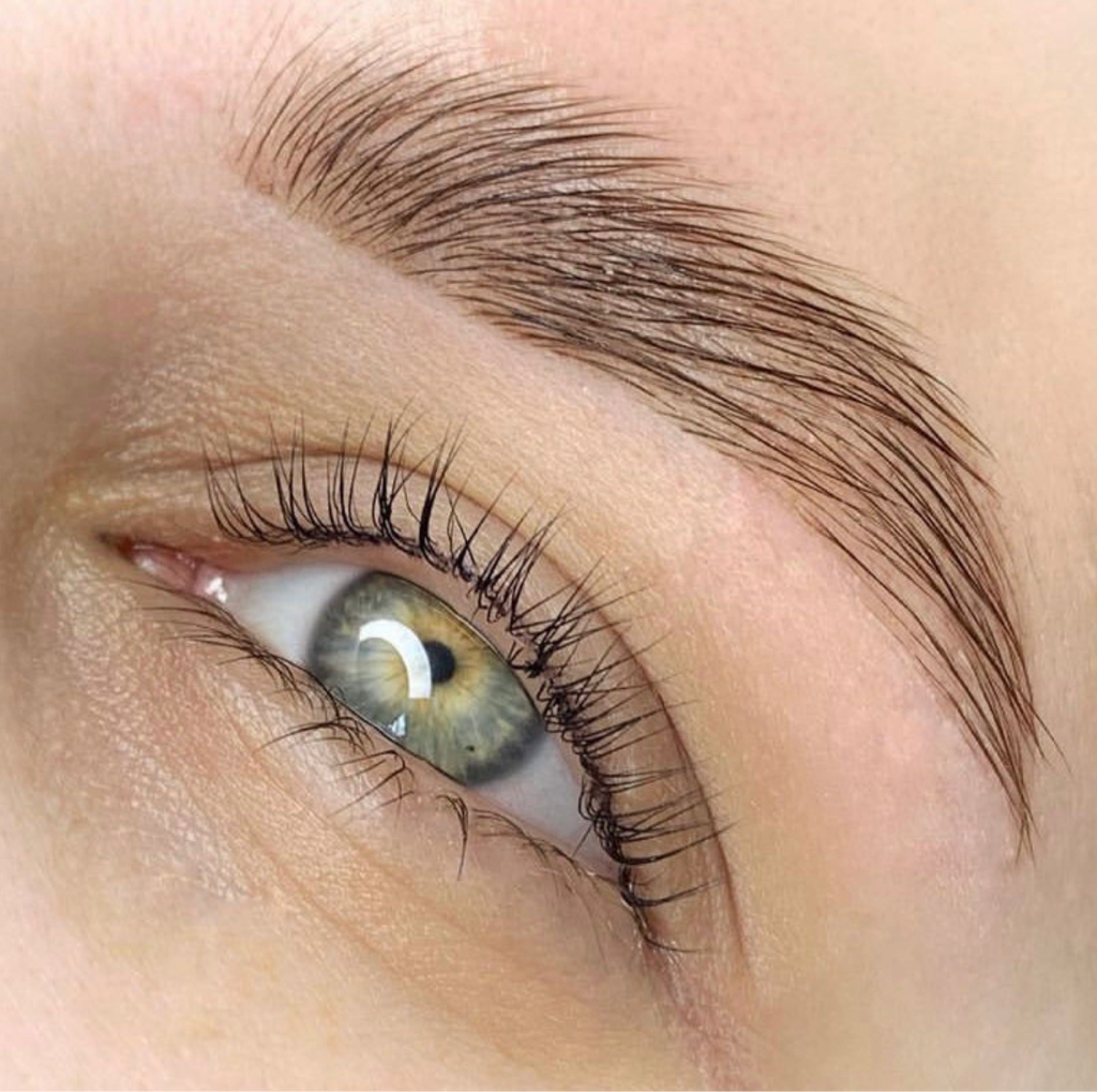 Коррекция бровей