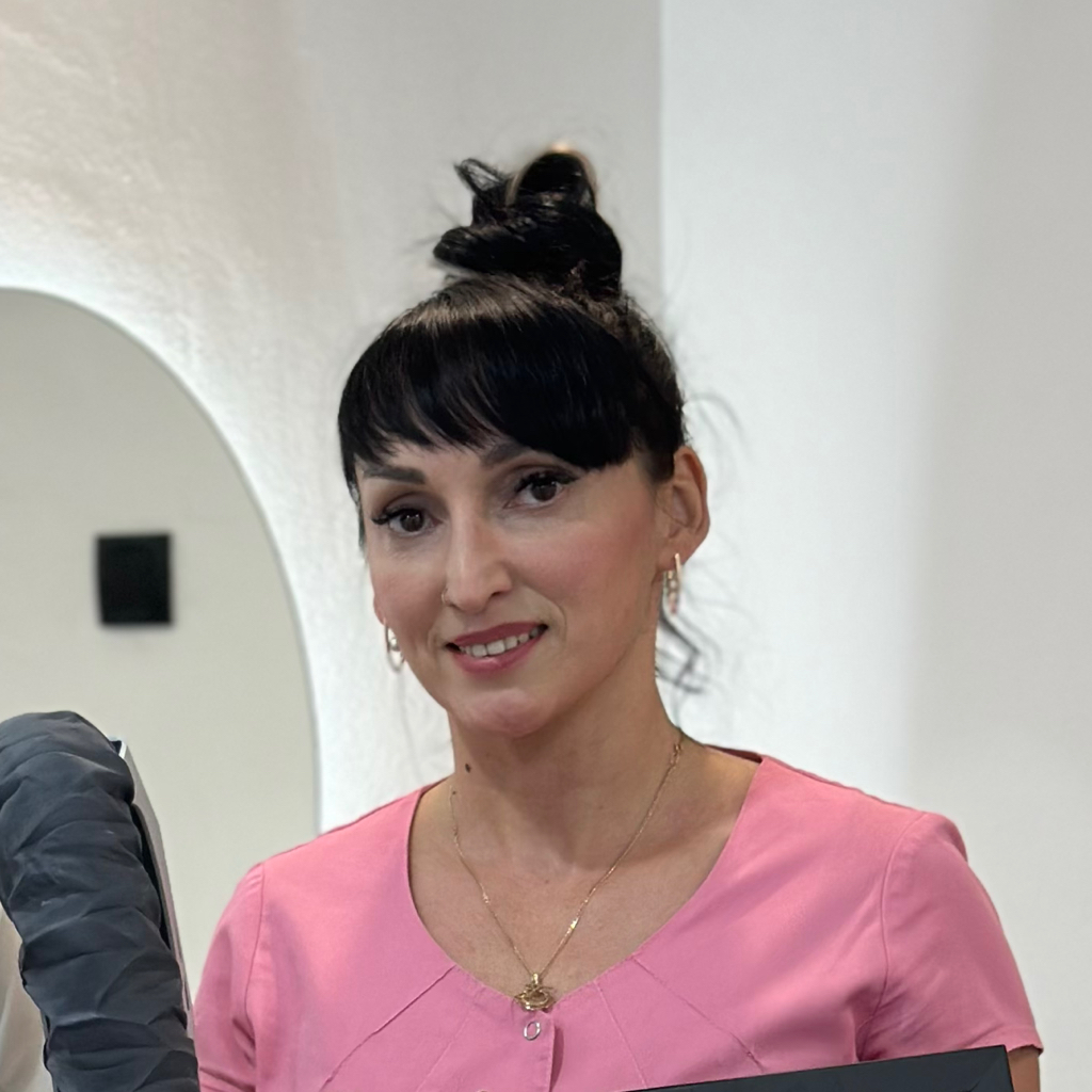 Медсестра Кунту Гузель