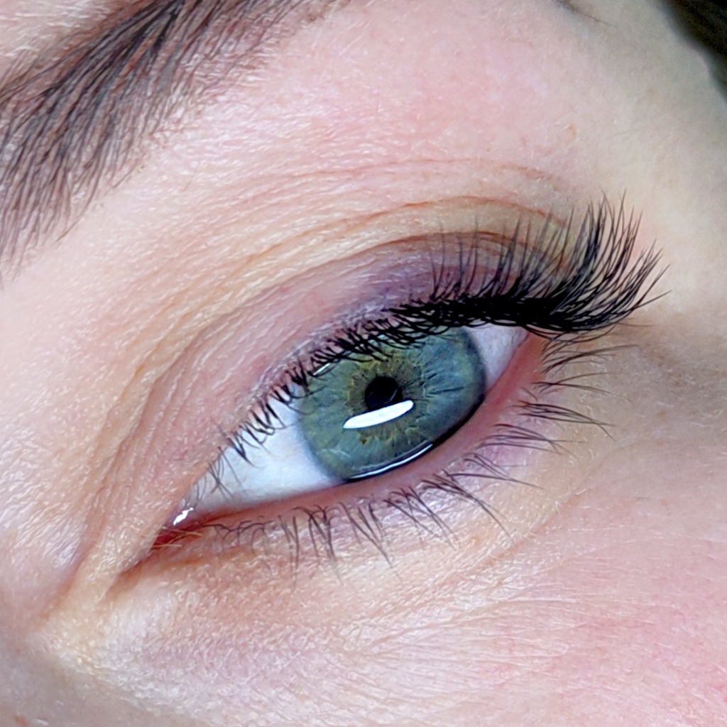 Наращивание ресниц "Уголки"