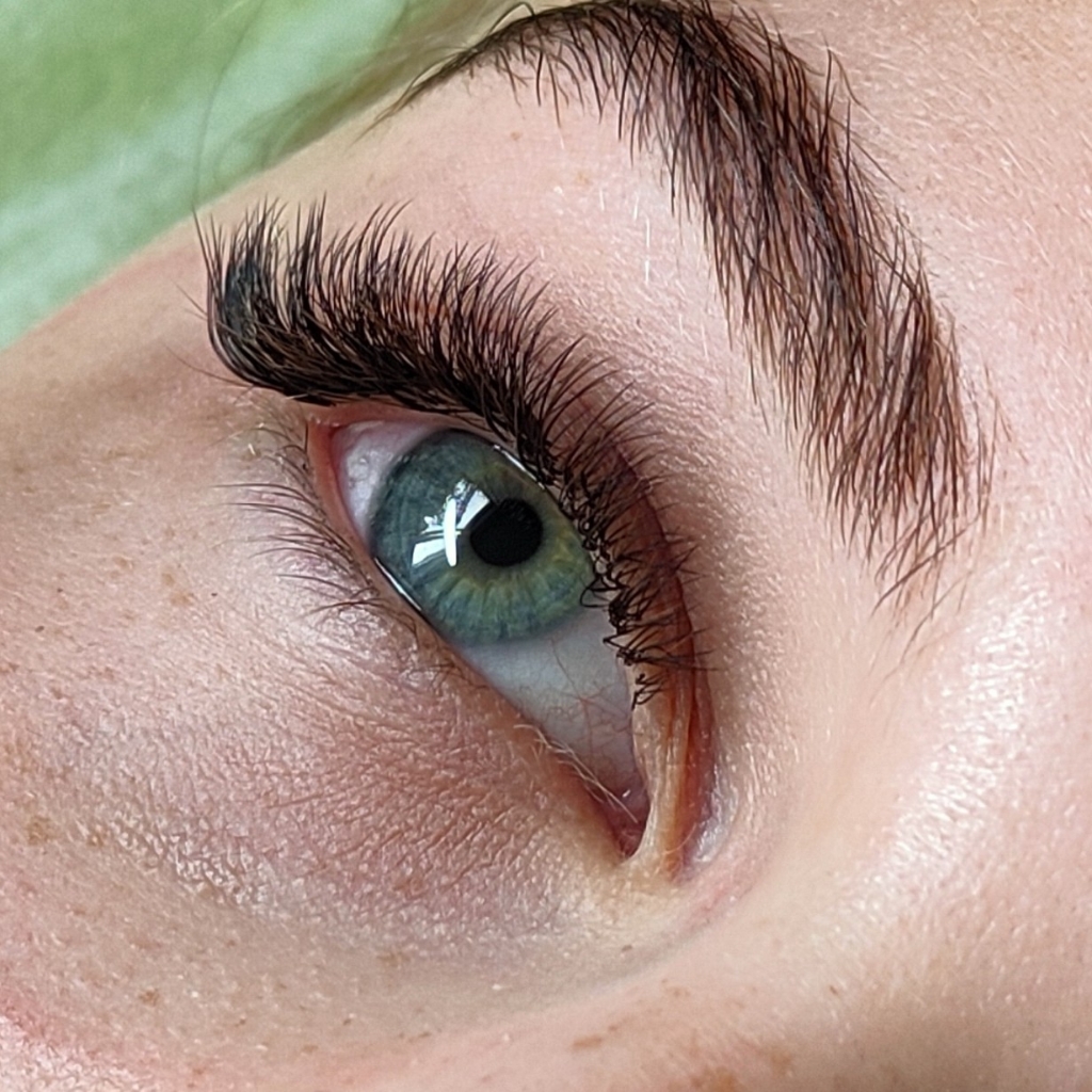 Наращивание ресниц Двойной объем (2D)