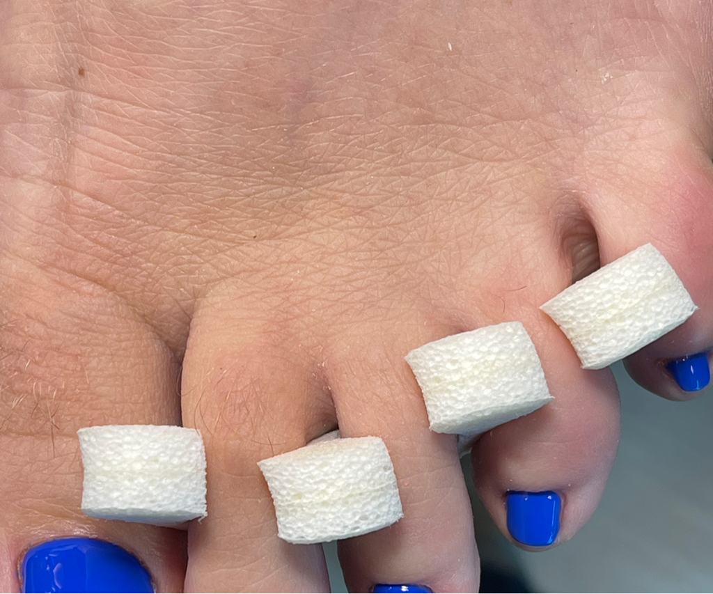 Педикюр 1/2 обработка пальцев + покрытие гель лак ( лак)