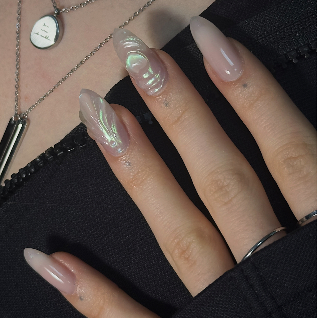 Однотонный маникюр на свои💅