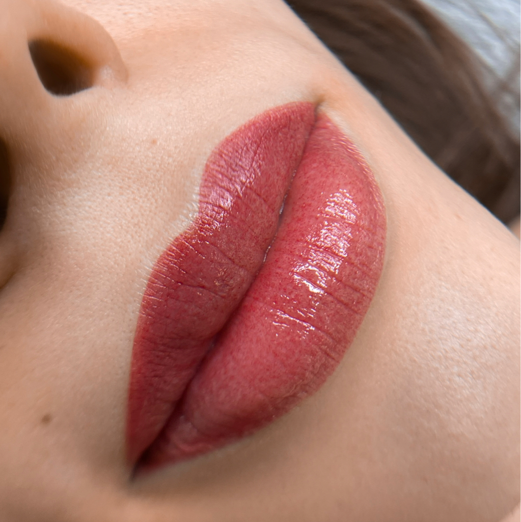 Коррекция перманентного макияжа губ