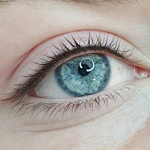 Erste Behandlung/ Permanent Make-up Augenlid