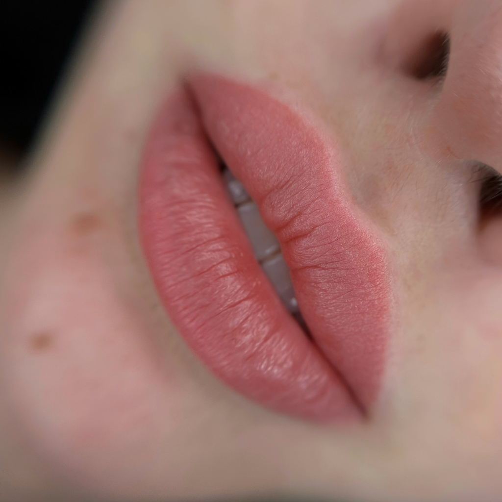 Перманентный макияж губ (второй этап)