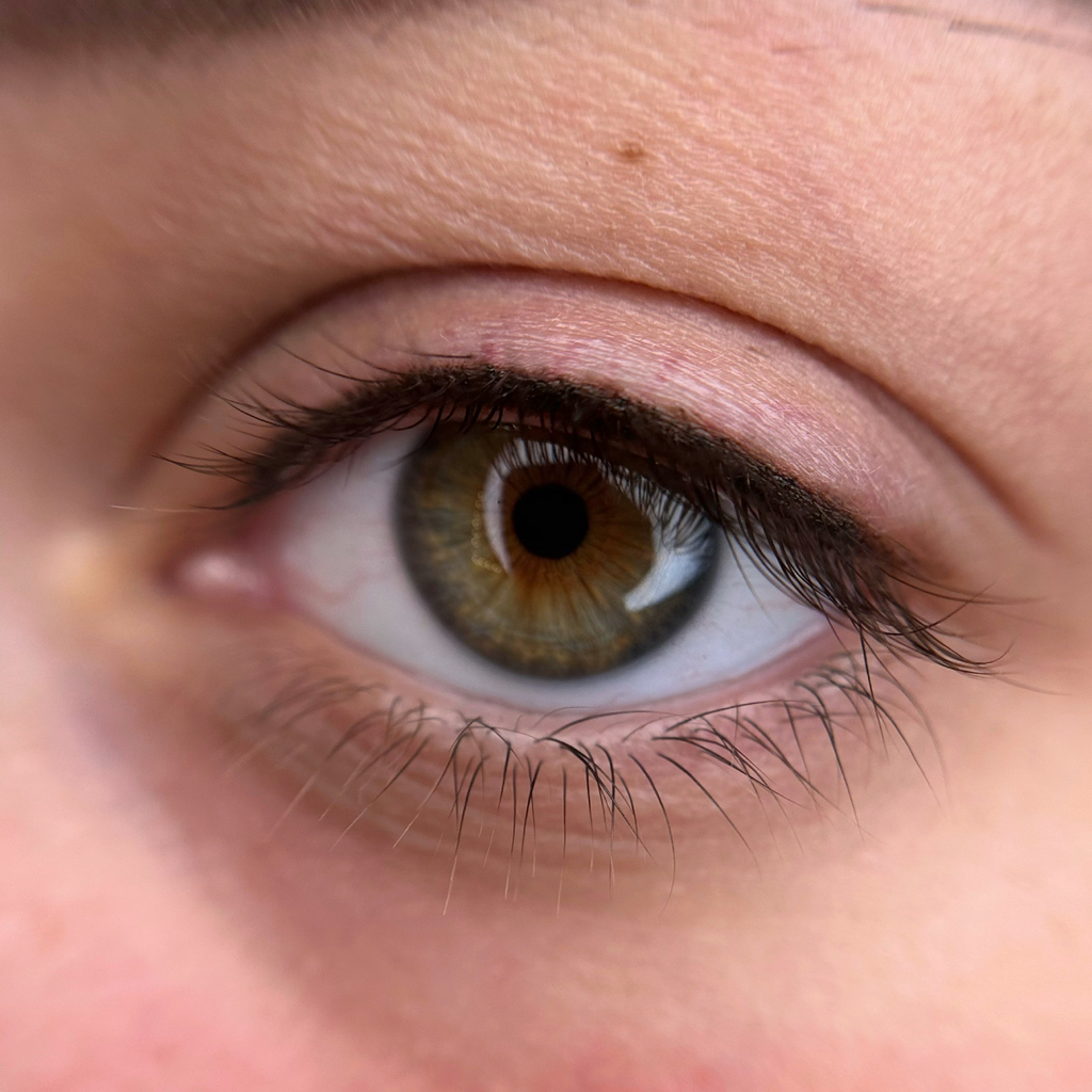 Перманентный макияж век - межресничка (первый этап)