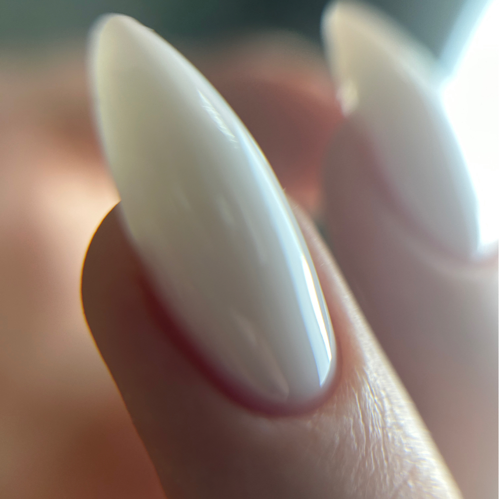 Маникюр и покрытие в однотонный