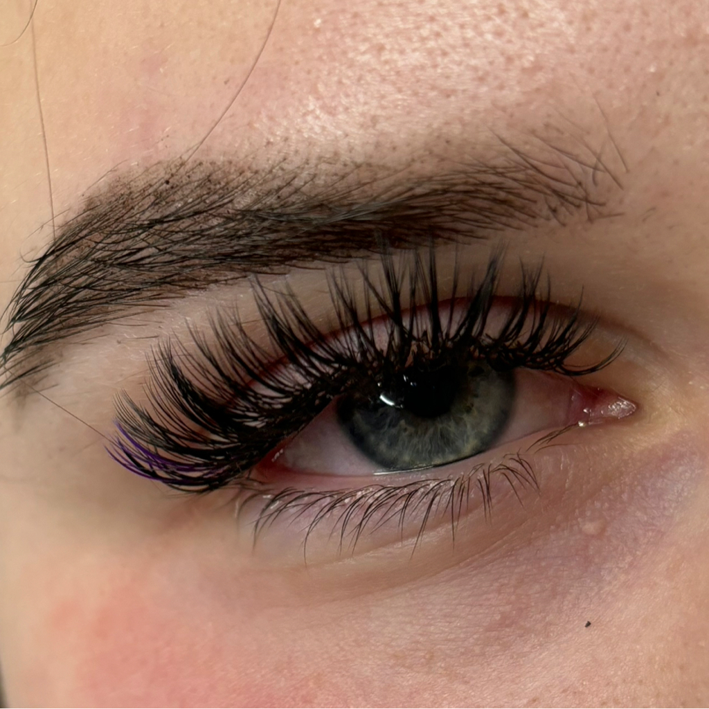 Эффект мокрых ресниц