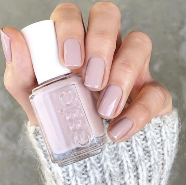 маникюр с покрытие цветным лаком