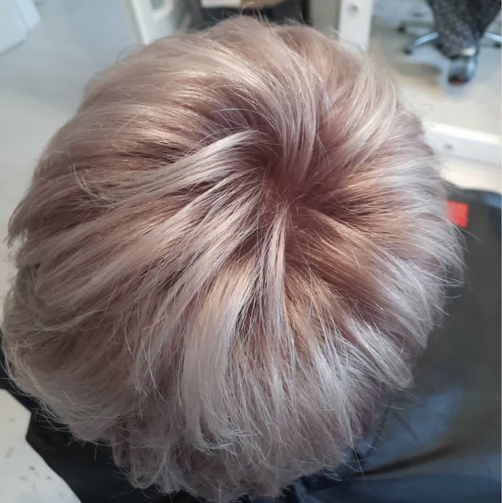 Окрашивание корней в 1 тон.