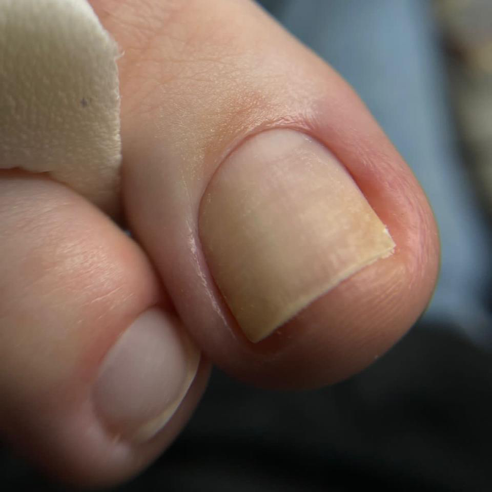 Педикюр полная стопа без покрытия гель-лака.