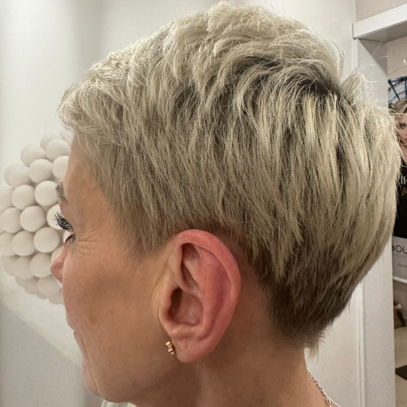 Женская стрижка на короткую длину волос