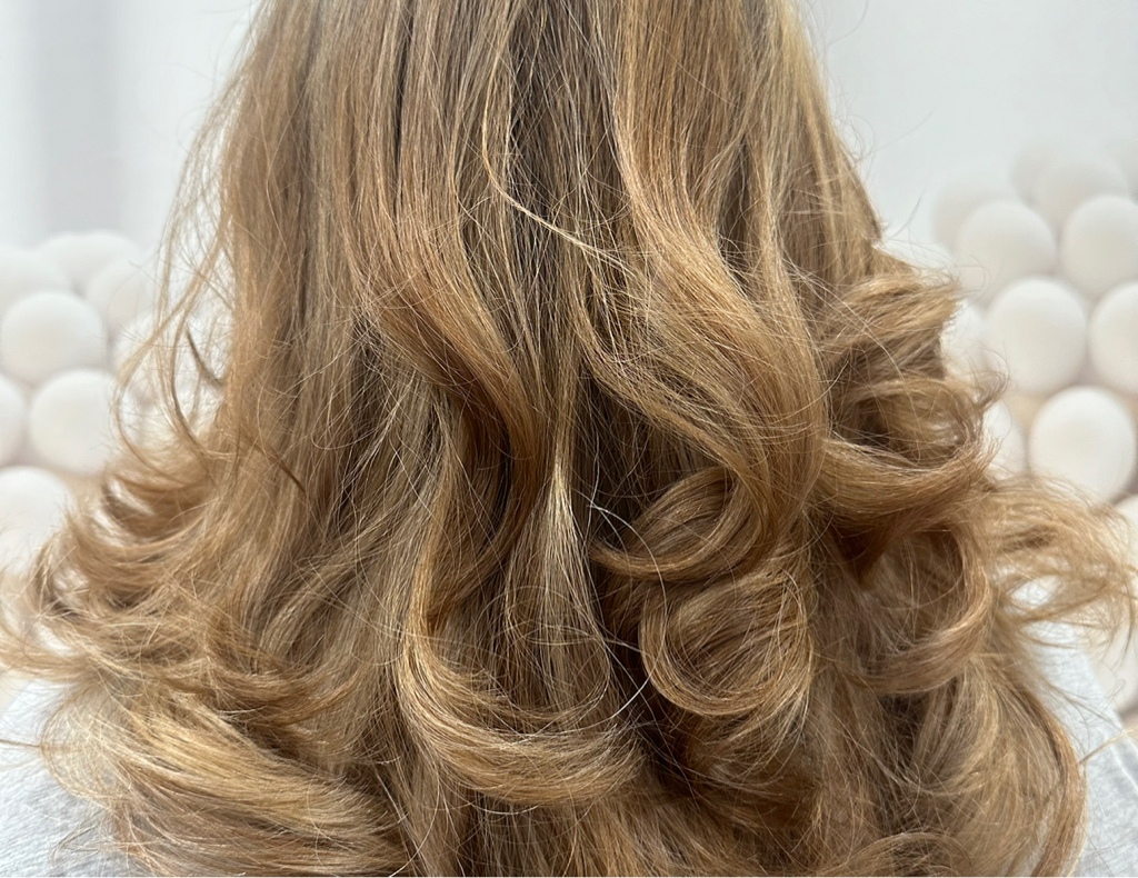 Стрижка  на  длинные волосы + укладка в подарок .