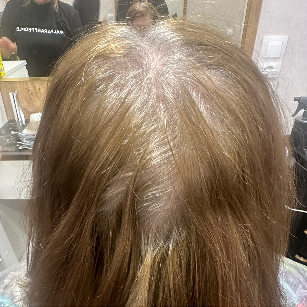 Окрашивания Корней ( без учета краски ) на очень короткую длину волос