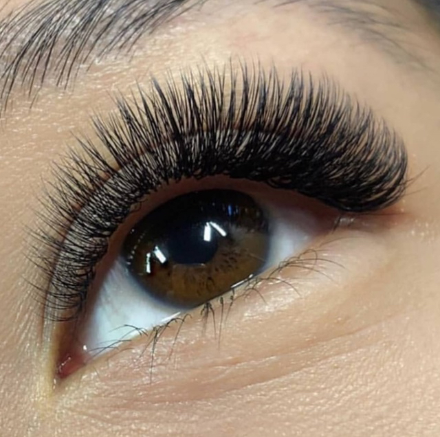 Наращивание ресничек 3D