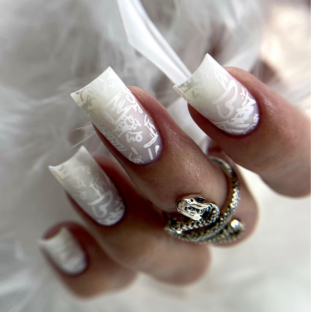 Наращивание ногтей