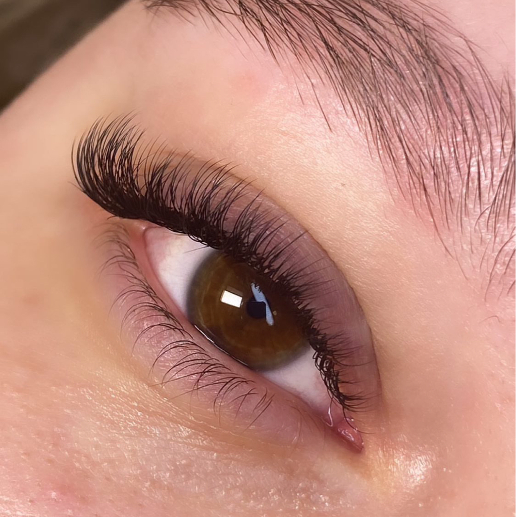 Наращивание ресниц 1,5D объем