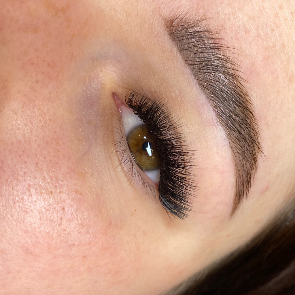 Наращивание ресниц 4-5D объем