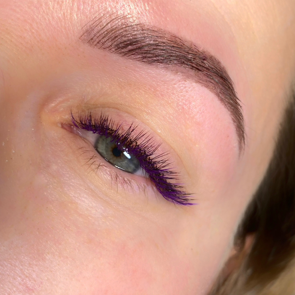 Наращивание ресниц 2D объем