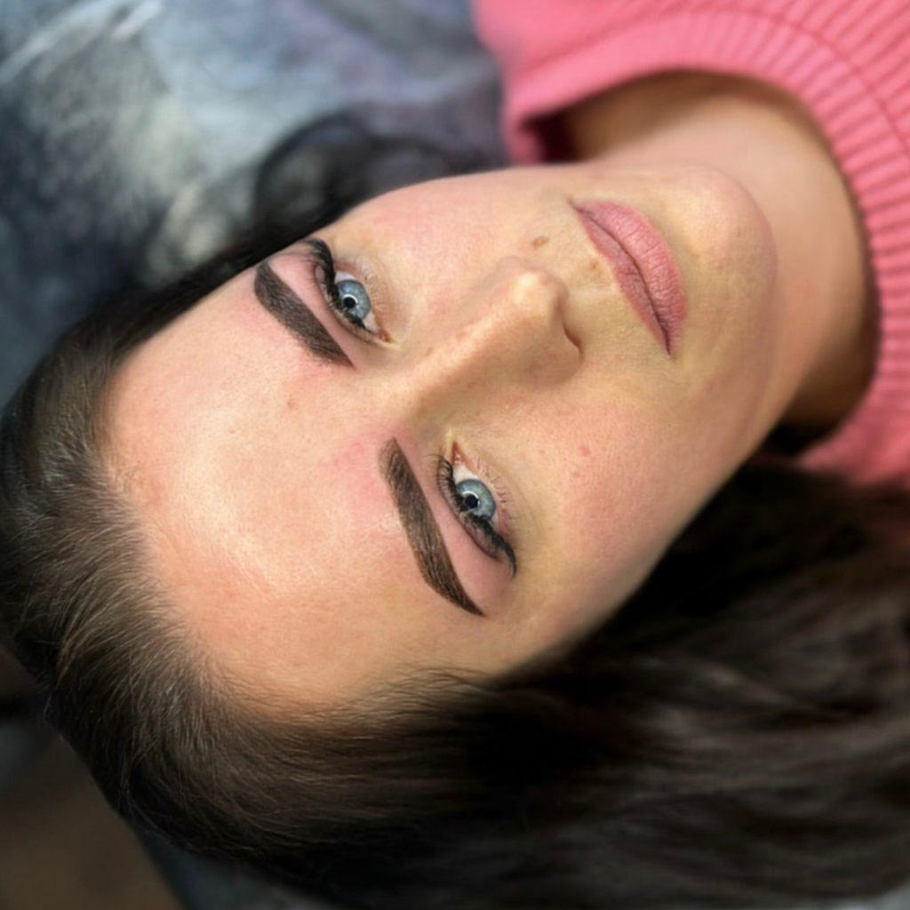 Перманентный макияж бровей