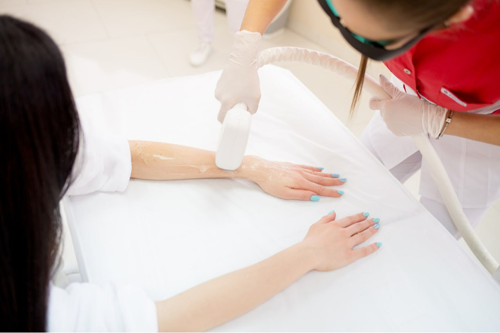 руки до локтя