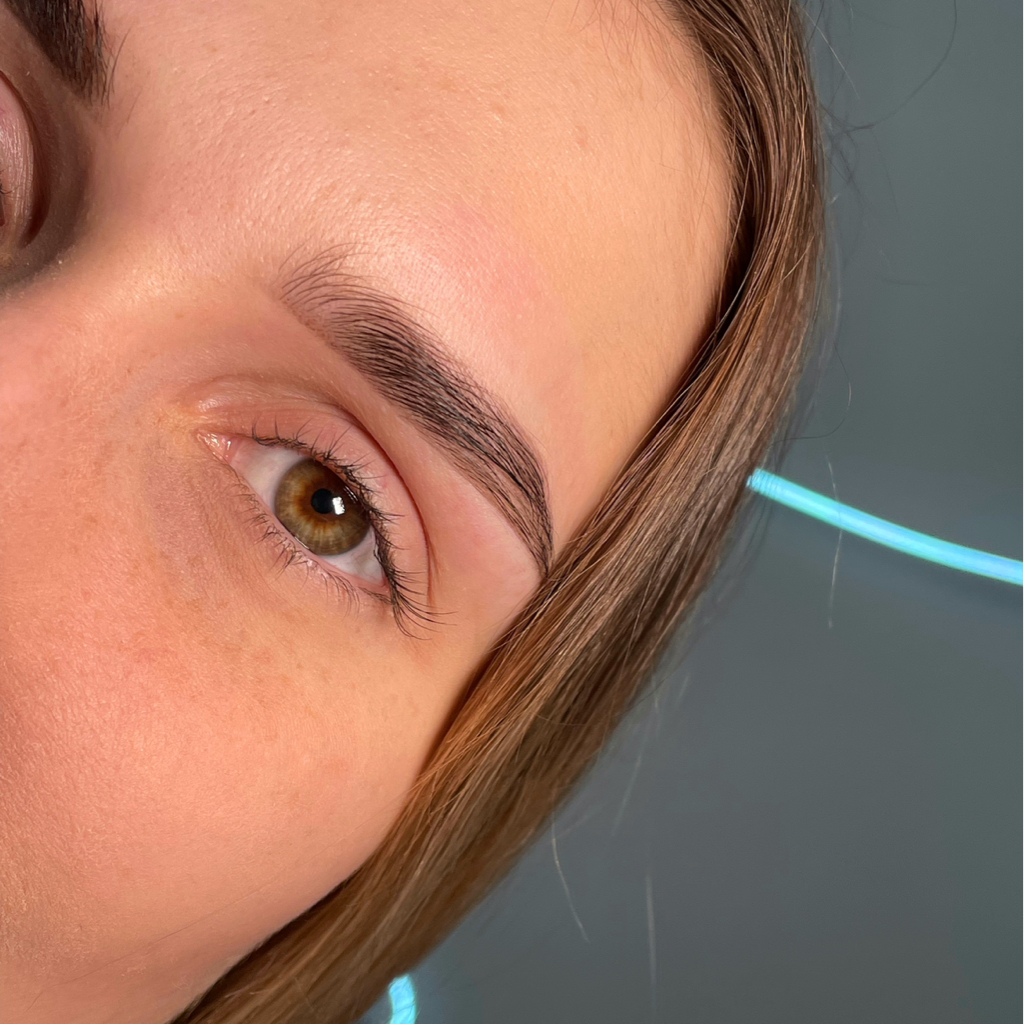 Окрашивание бровей