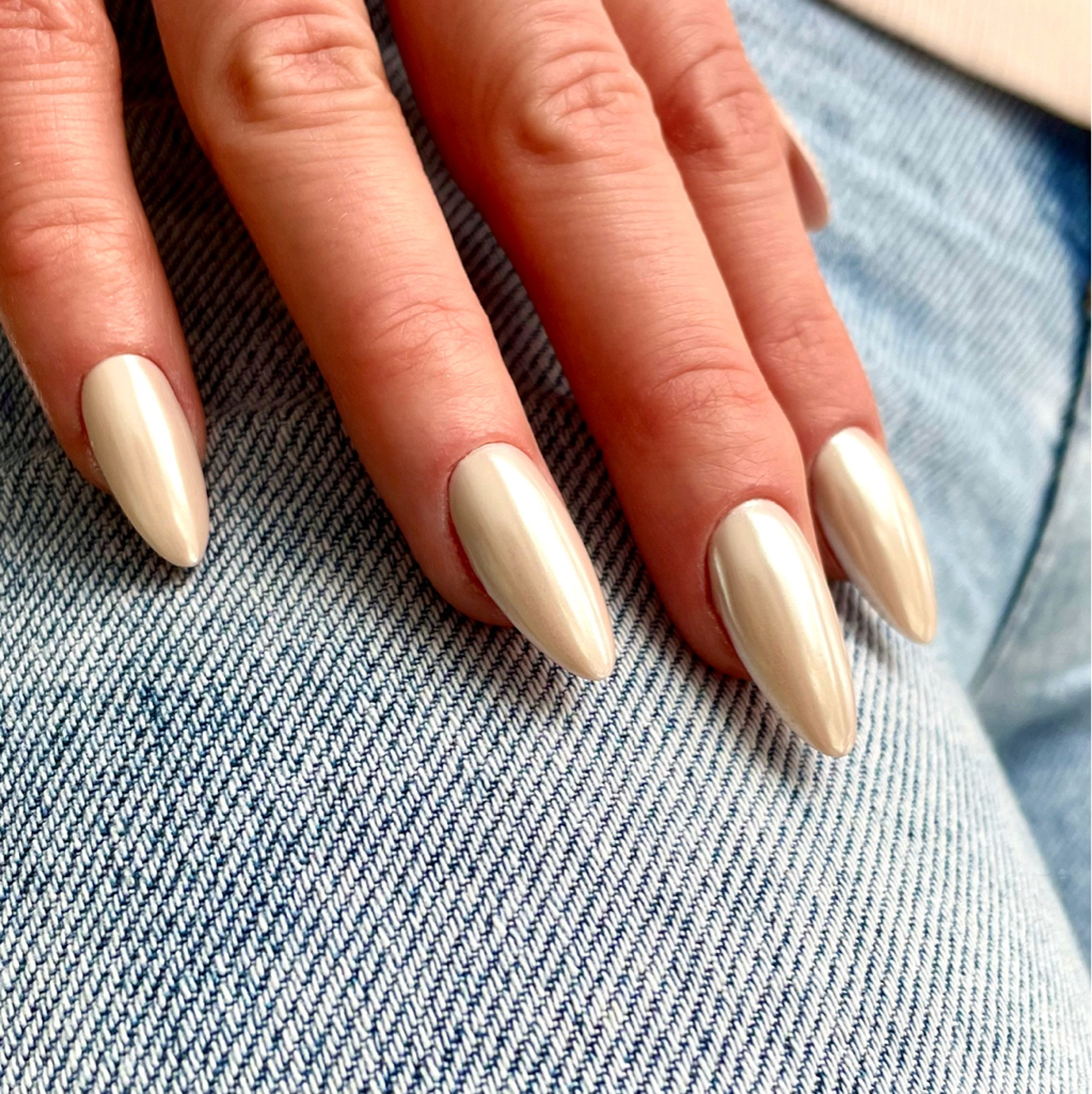 Наращивание ногтей однотонное покрытие с укреплением