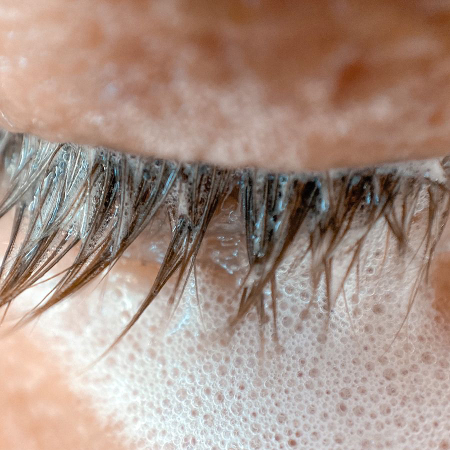 Снятие нарощенных ресниц