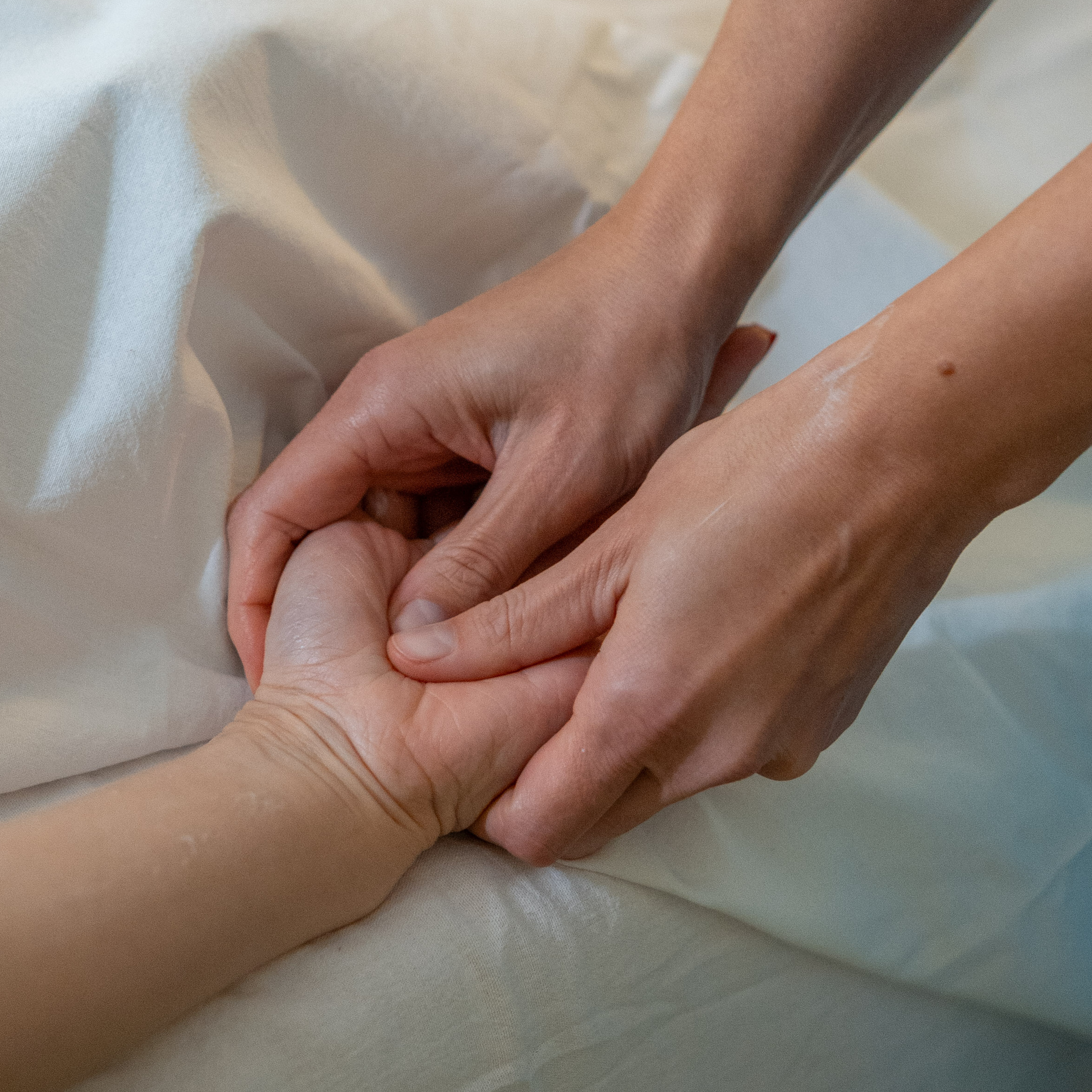 Массаж рук  15 минут 800 рублей, квалификация "Мастер", категория "Постоянный клиент"