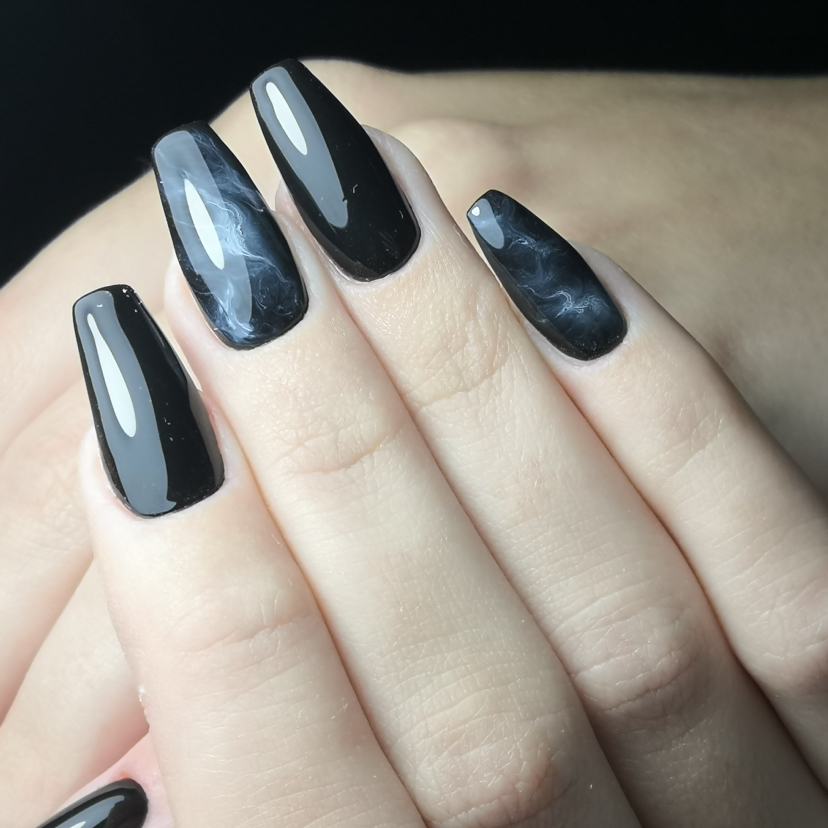 Наращивание ногтей с однотонным покрытием гель-лаком