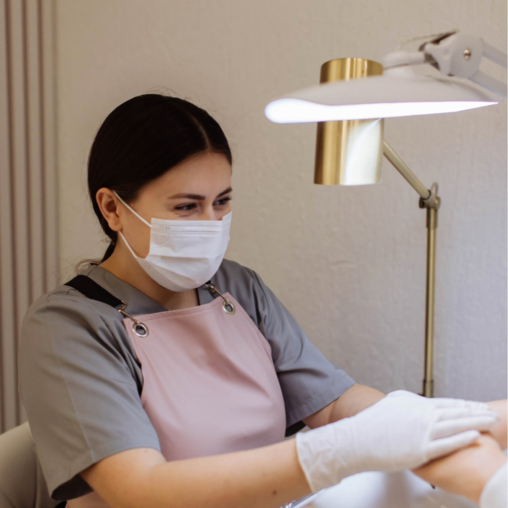 Маникюр с покрытием и укреплением до 3ки