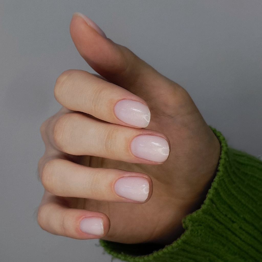 Маникюр+выравнивание комуфлирующей базой