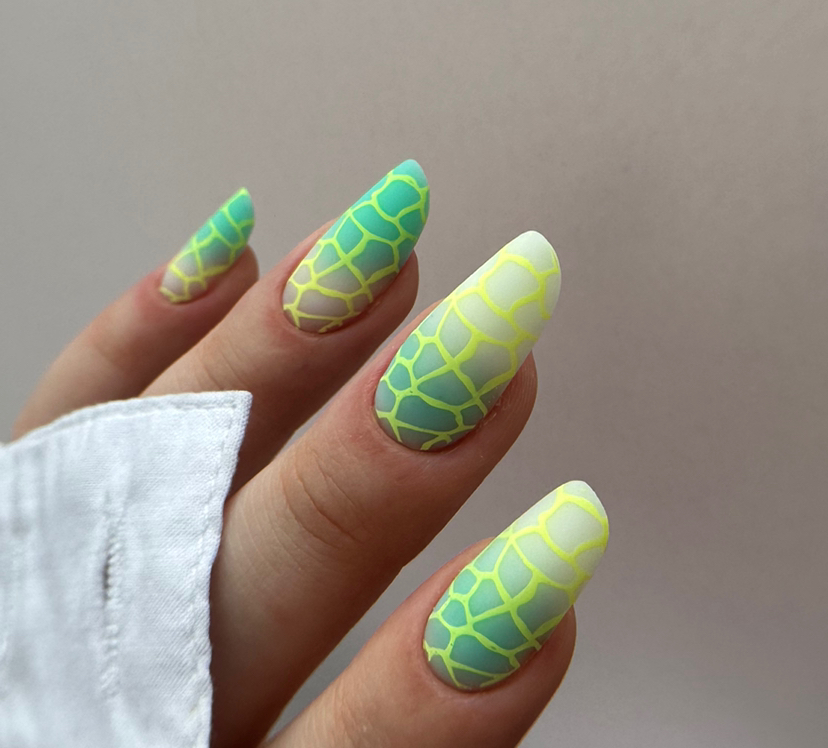 Маникюр + наращивание/коррекция наращивания верхними формами (!только на ногти, имеющие длину свободного края не менее 2мм!)