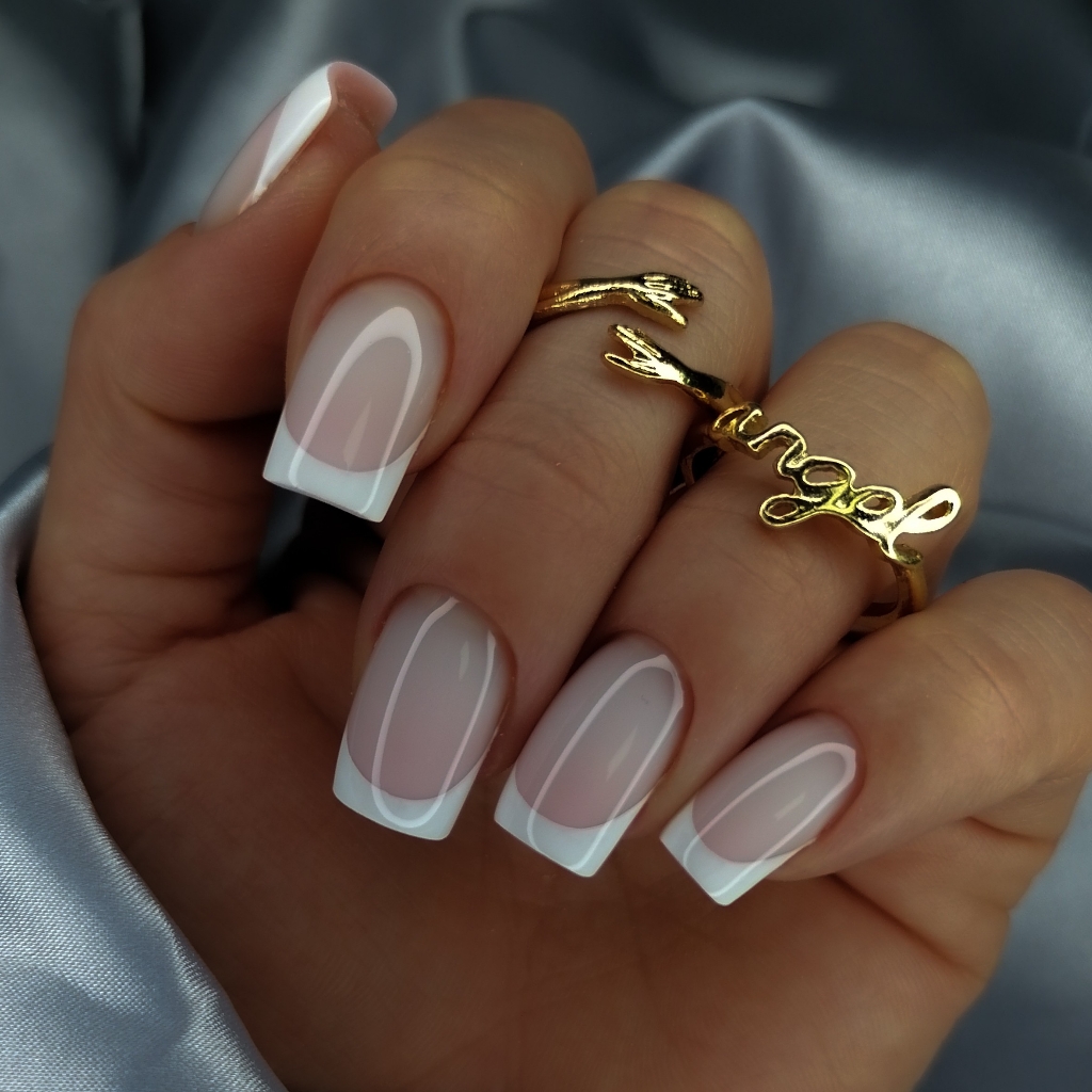 Маникюр с покрытием Френч