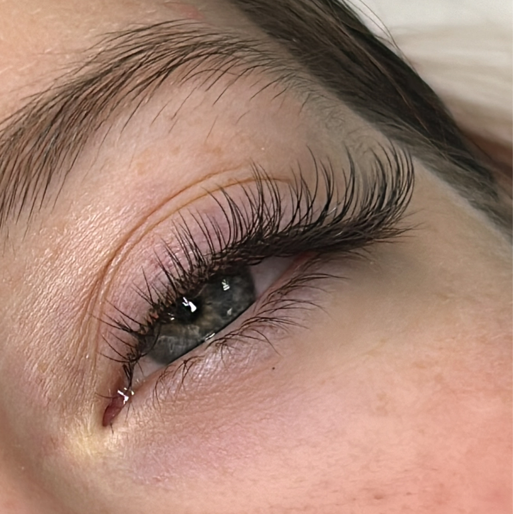 Наращивание ресниц классика 1D