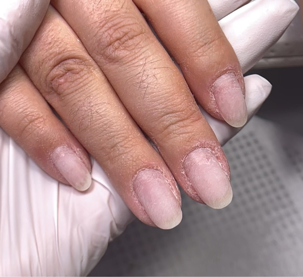 Снятие гельлака без последующего нанесения.