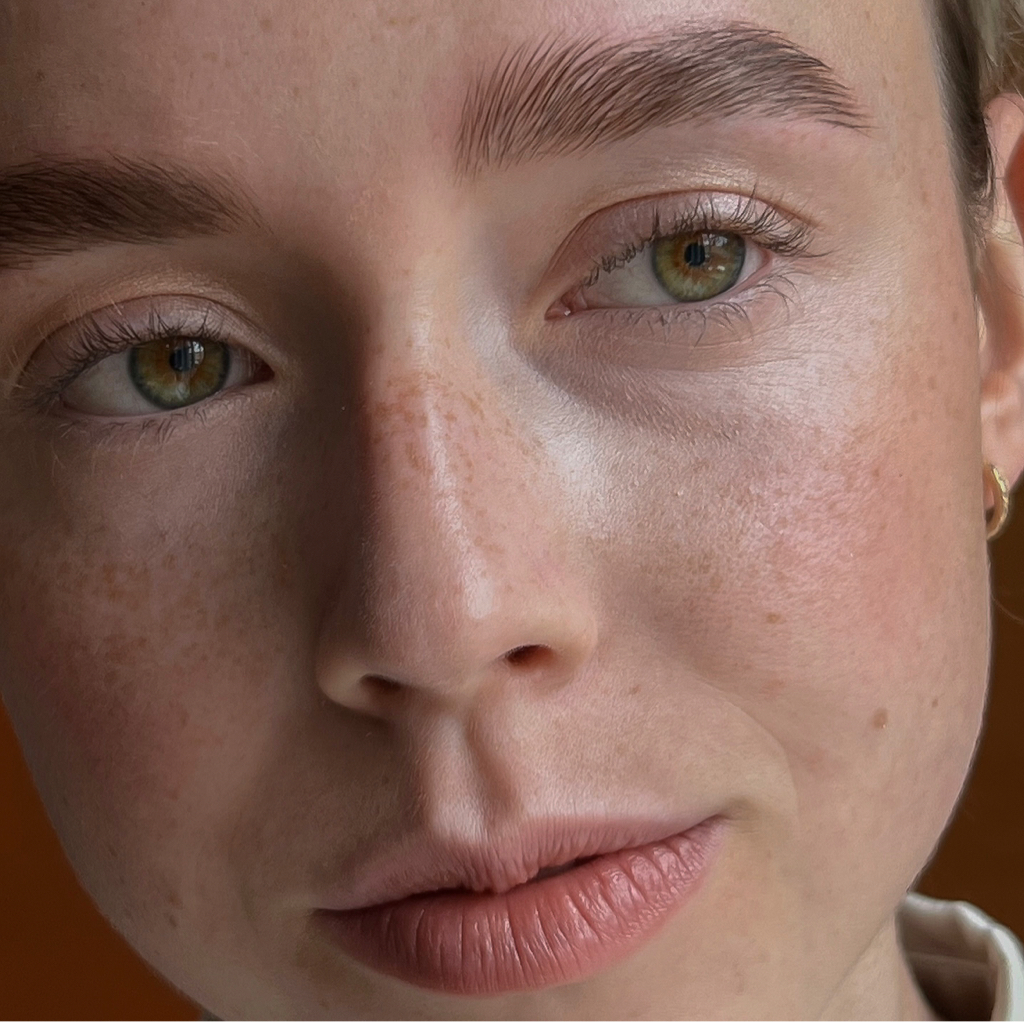 Окрашивание бровей