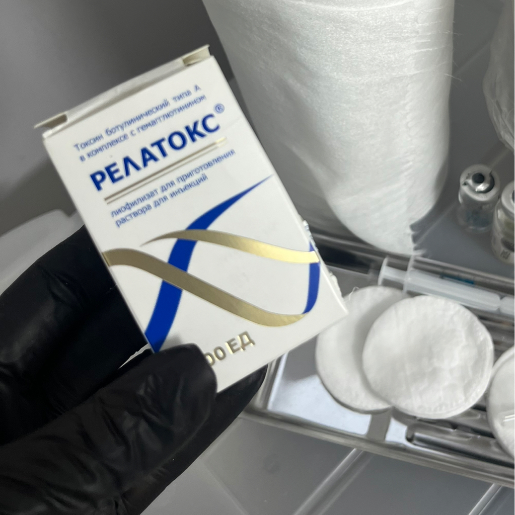 Ботокс

Препарат избавляет от морщин на 4-6 месяцев. Так же предотвращает  появление глубоких морщин .