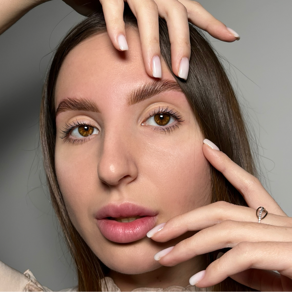 КОМБО 2 «Долговременная укладка с окрашиванием и коррекцией+уход для бровей»