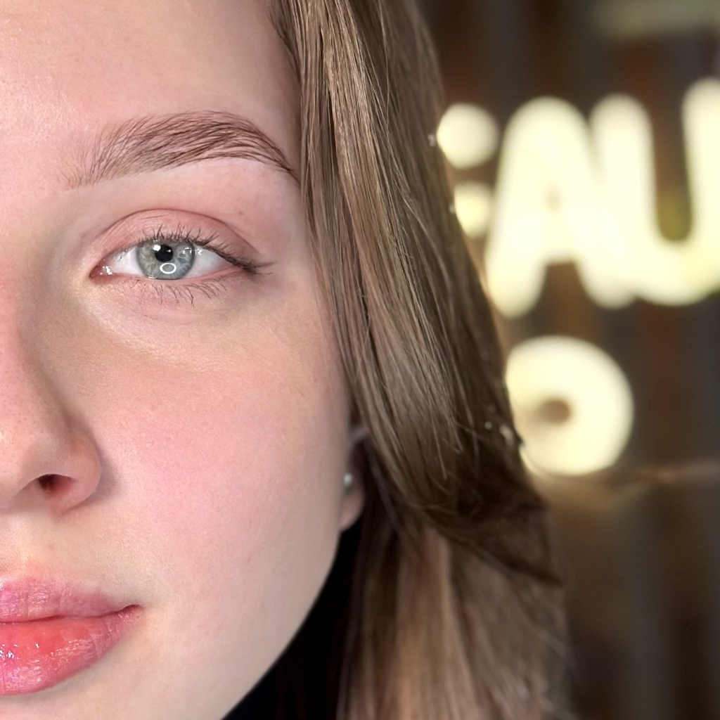 Осветление бровей