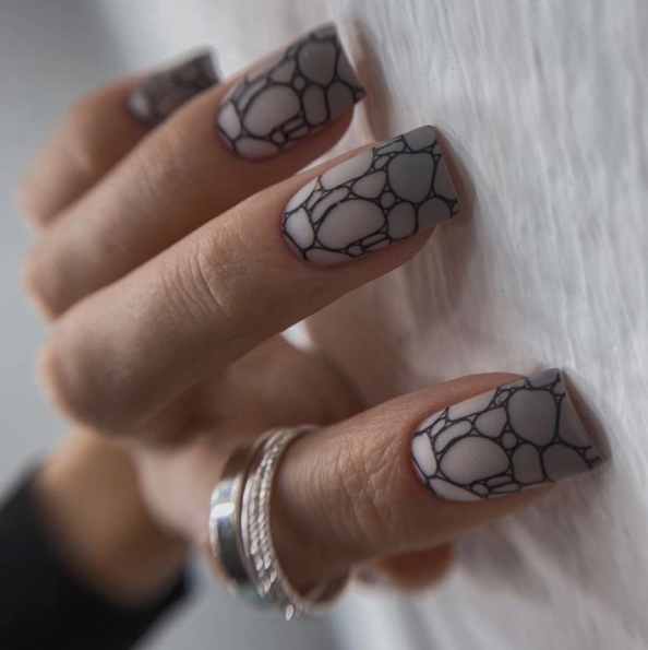 Наращивание одного ногтя