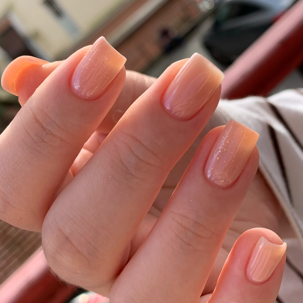 Маникюр + покрытие с укреплением (однотон или легкий дизайн)