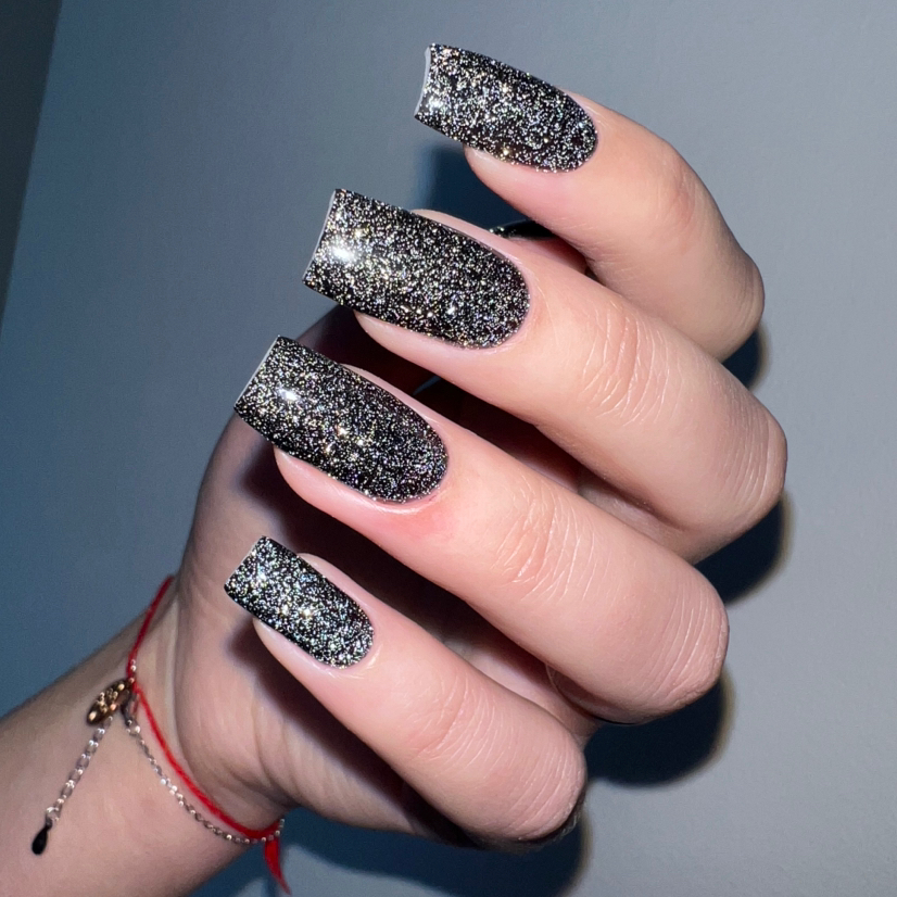 Маникюр однотонный с укреплением и легкой коррекцией (длина до 2см)